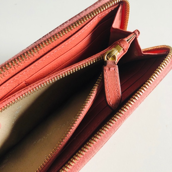 ⭐️Marc Jacobs⭐️Rose Pink Leather Zip Wallet - Picture 5 of 15